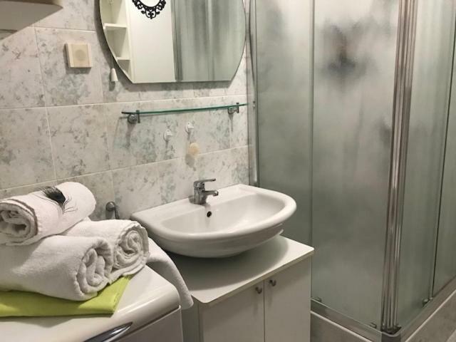 Pine Apartment Χβαρ Εξωτερικό φωτογραφία